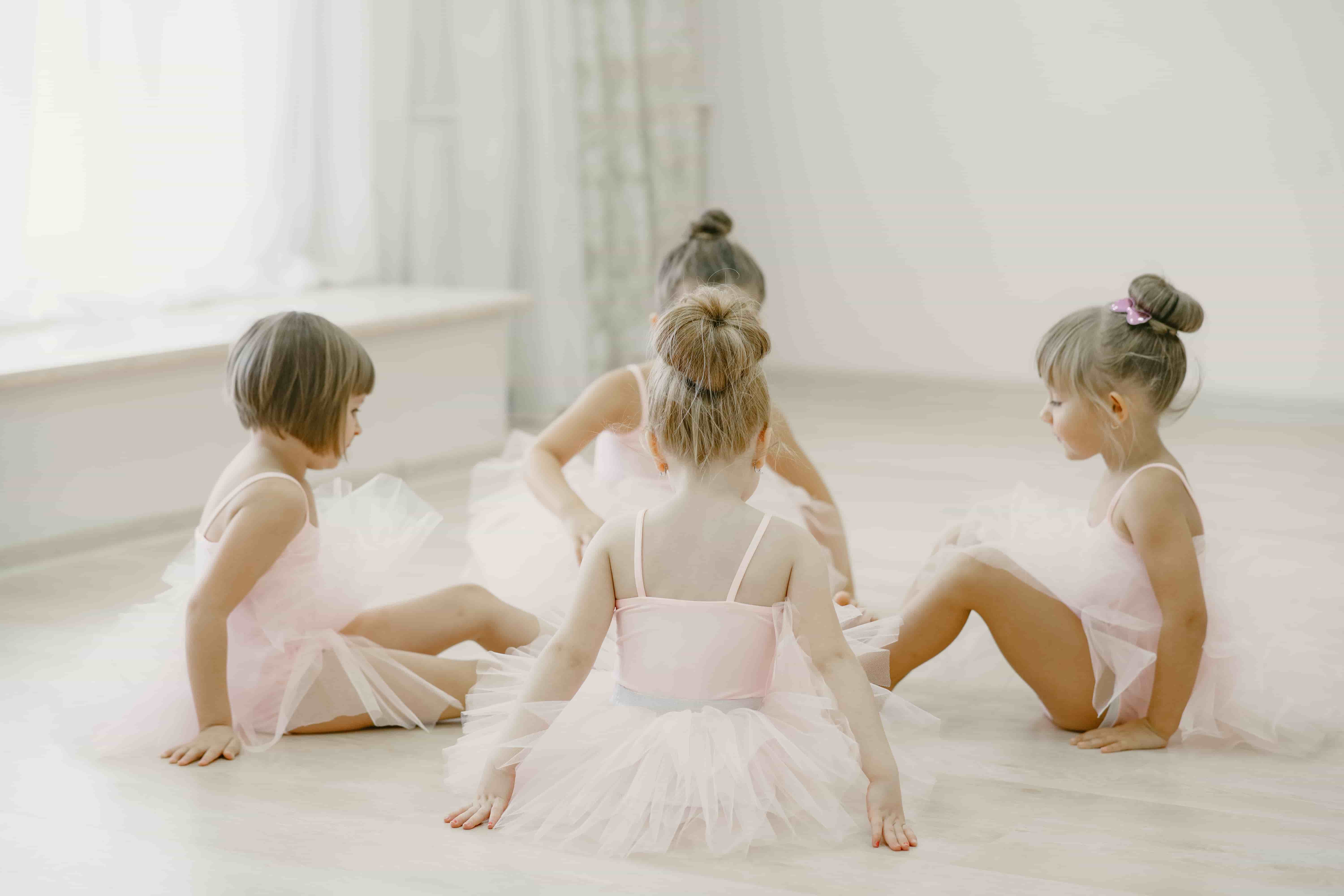 cute-little-ballerinas-pink-ballet-costume-children-pointe-shoes-is-dancing-room-kid-dance-class-min